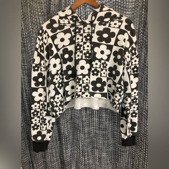 wild fable Tops - Black and White Cropped floral hoodie.